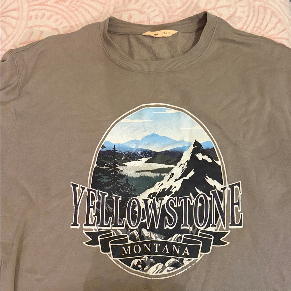Bluenotes Yellowstone Montana Graphic Crewneck - Gray with Blue Print